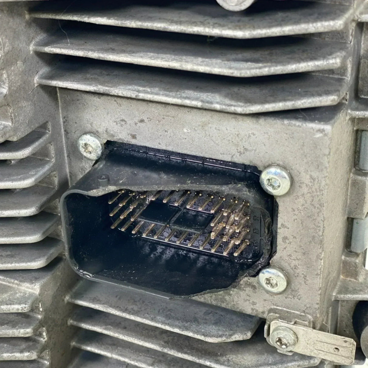 5010857R94 International Ecm Engine Control Module For Maxxforce - Truck To Trailer