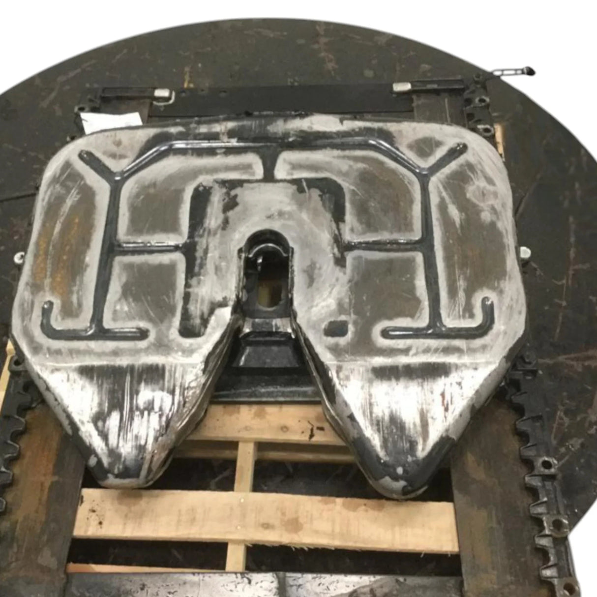 20538609 Genuine Mack Fifth Wheel - Truck To Trailer