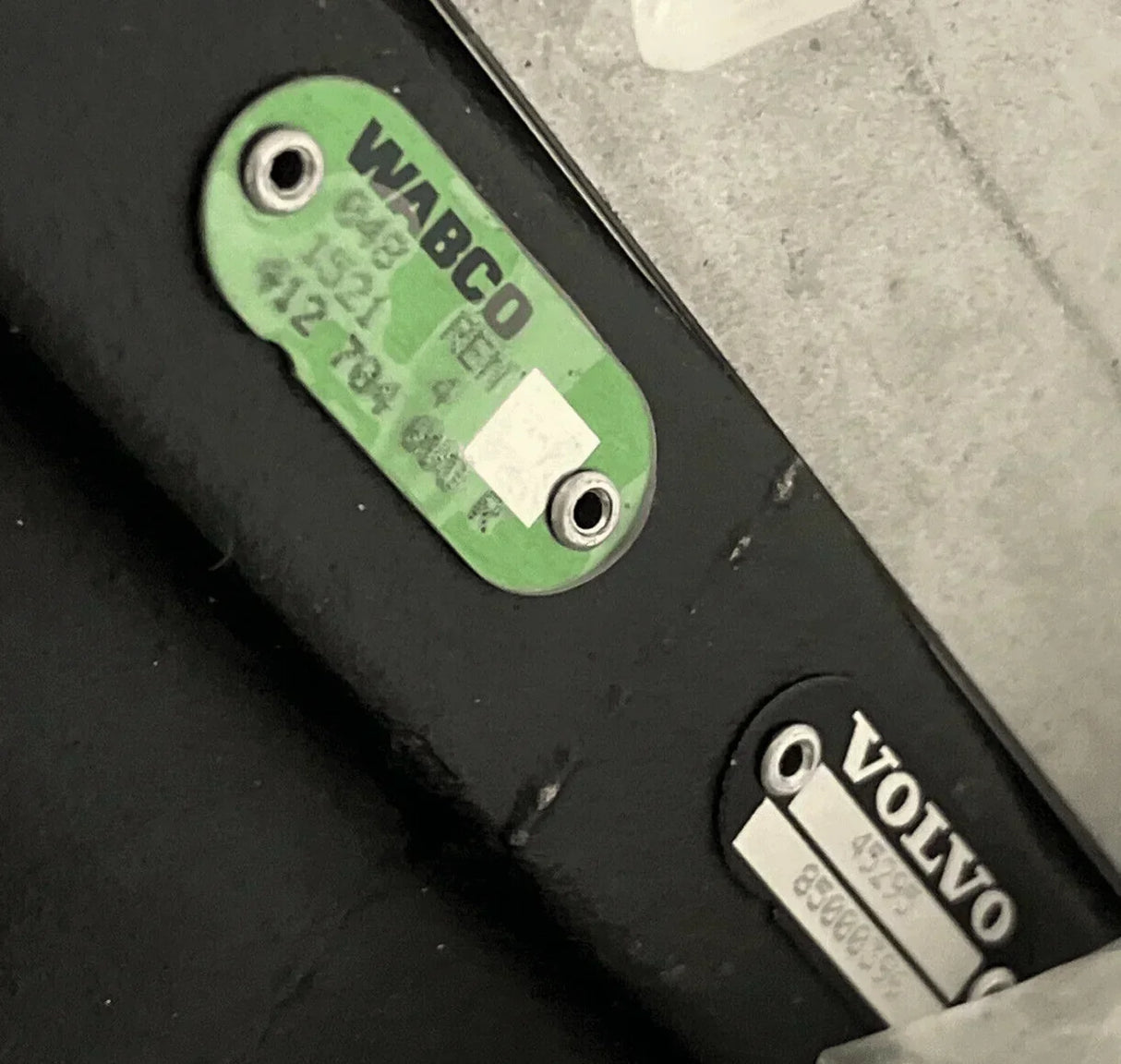 85000329 Genuine Volvo Air Brake Compressor - Truck To Trailer