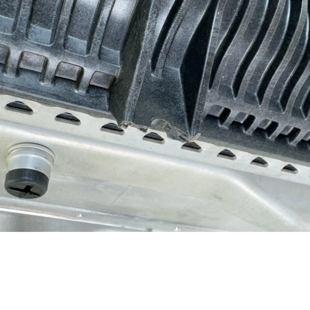 55490572 Genuine GM Intercooler Assembly - Truck To Trailer