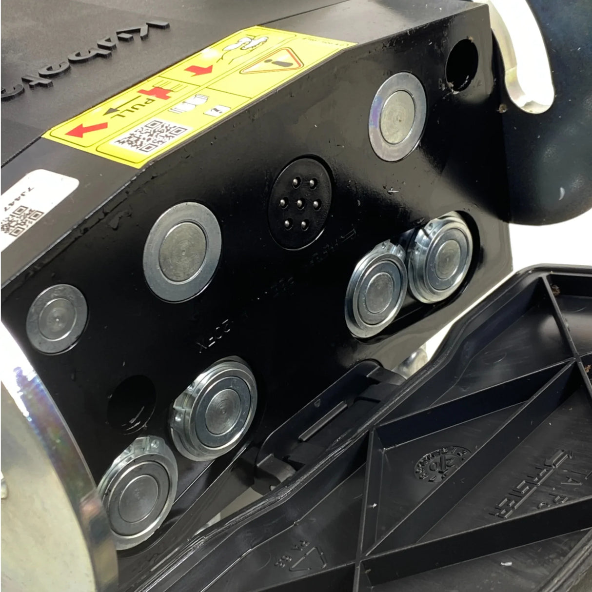 7J447-61513 Genuine Kubota Hydraulic Leveling Valve Assembly - Truck To Trailer