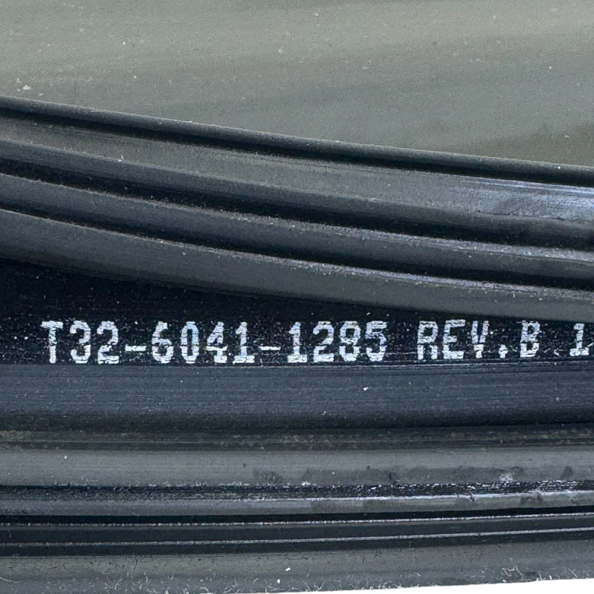 T32-6041-1285 Genuine Paccar Extrusion Extender - Truck To Trailer