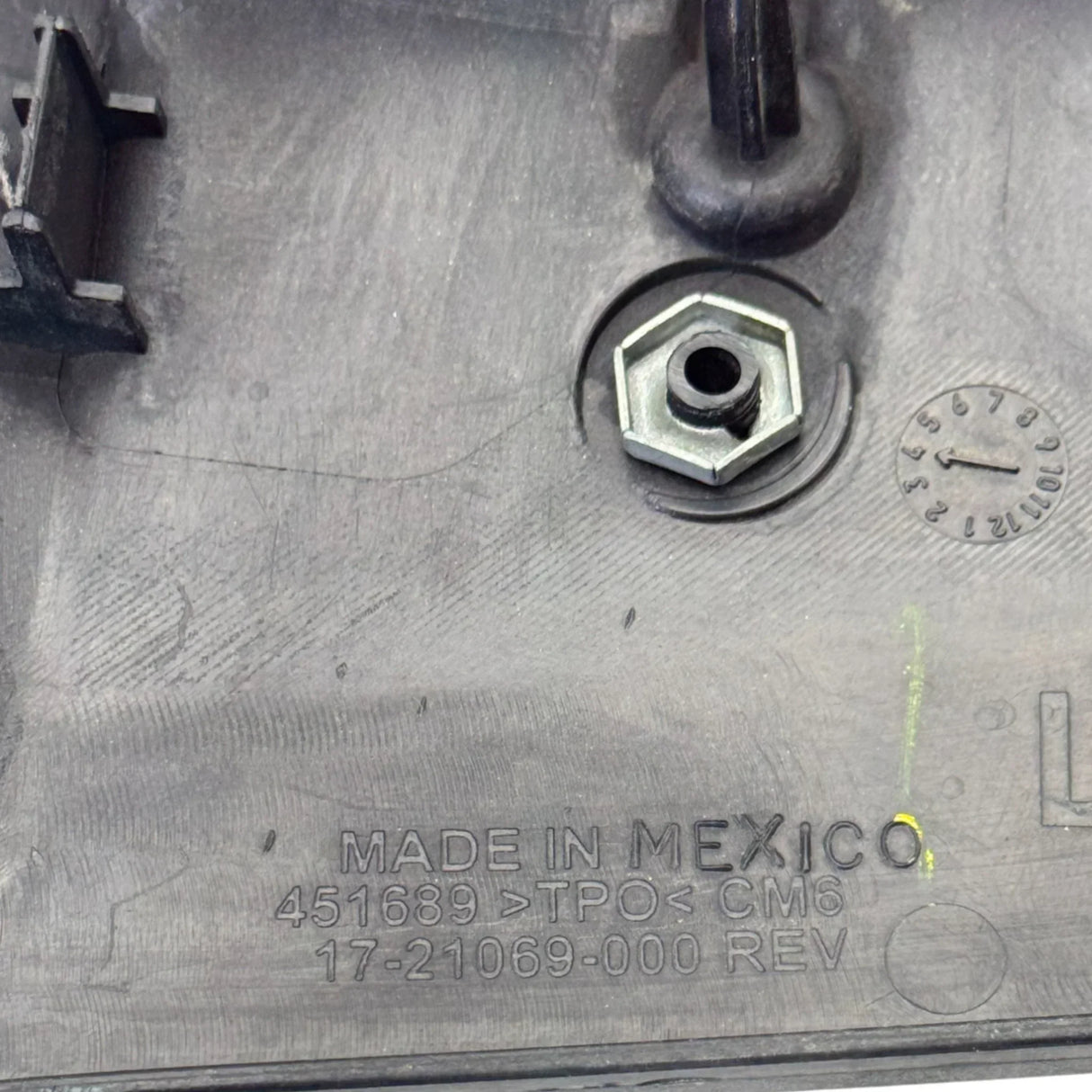 1721069000 Genuine Freightliner Left Side Air Intake Grille - Truck To Trailer