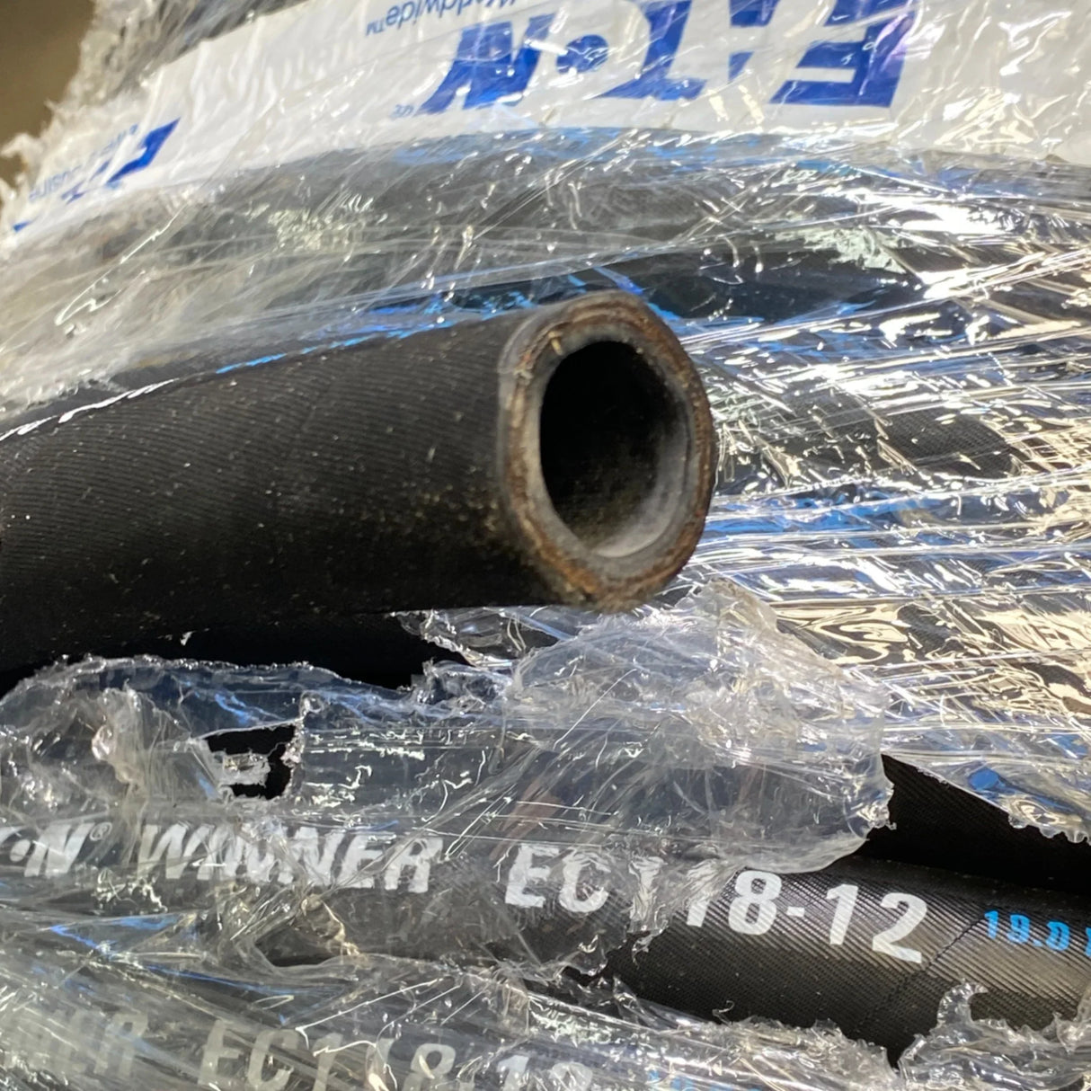 EC118-12LRL Genuine Eaton Winner EC118 Series Rubber Hydraulic Braided Hose - Truck To Trailer