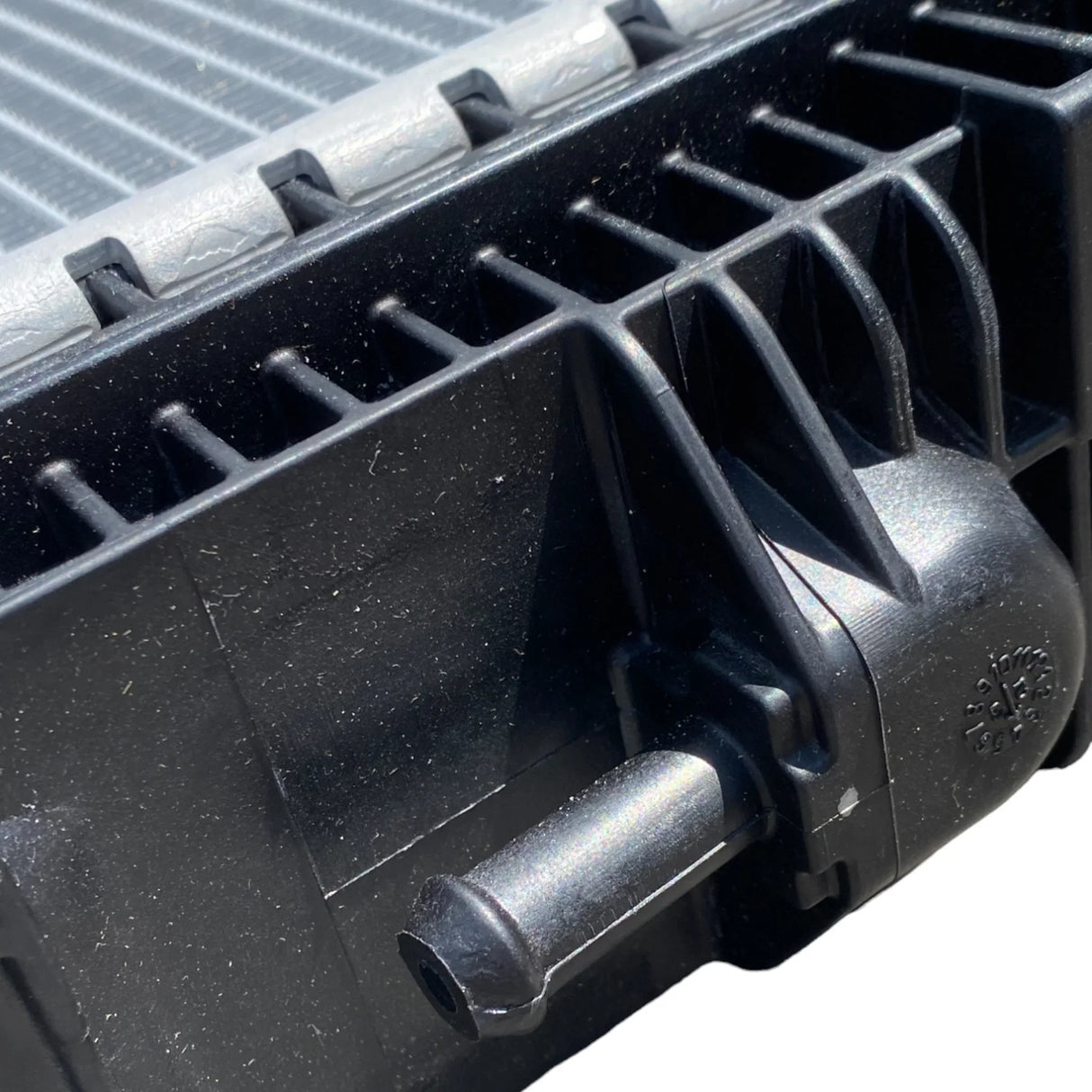 TXE1003850D Genuine Freightliner Radiator Assembly - Truck To Trailer