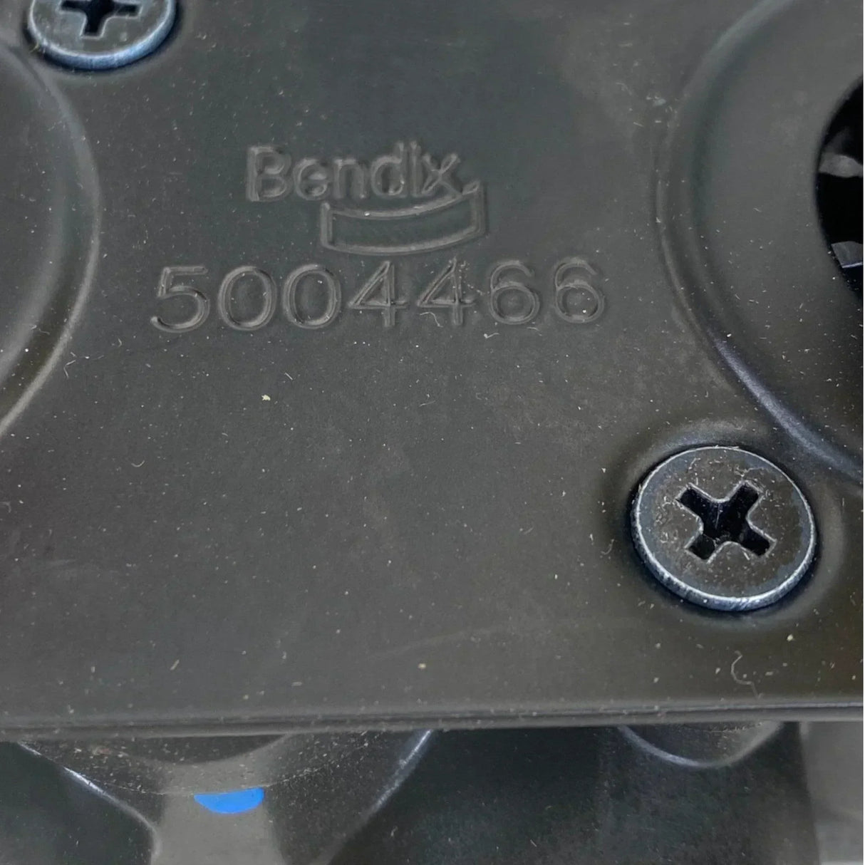 745-800445 Genuine Bendix Dash Valve - Truck To Trailer