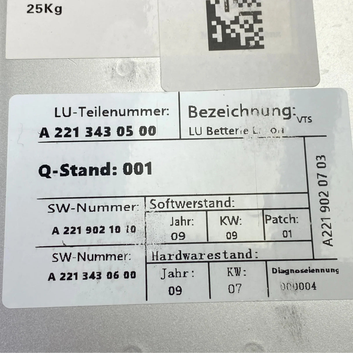 A2213430500 Genuine Mercedes-Benz Hybrid Lithium-Ion Engine Battery - Truck To Trailer