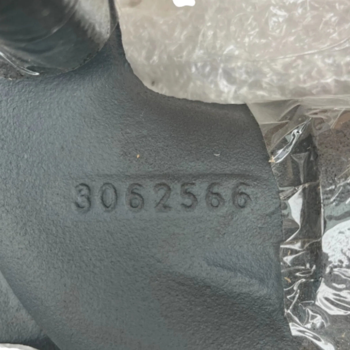 3062566 Cummins Exhaust Manifold - Truck To Trailer