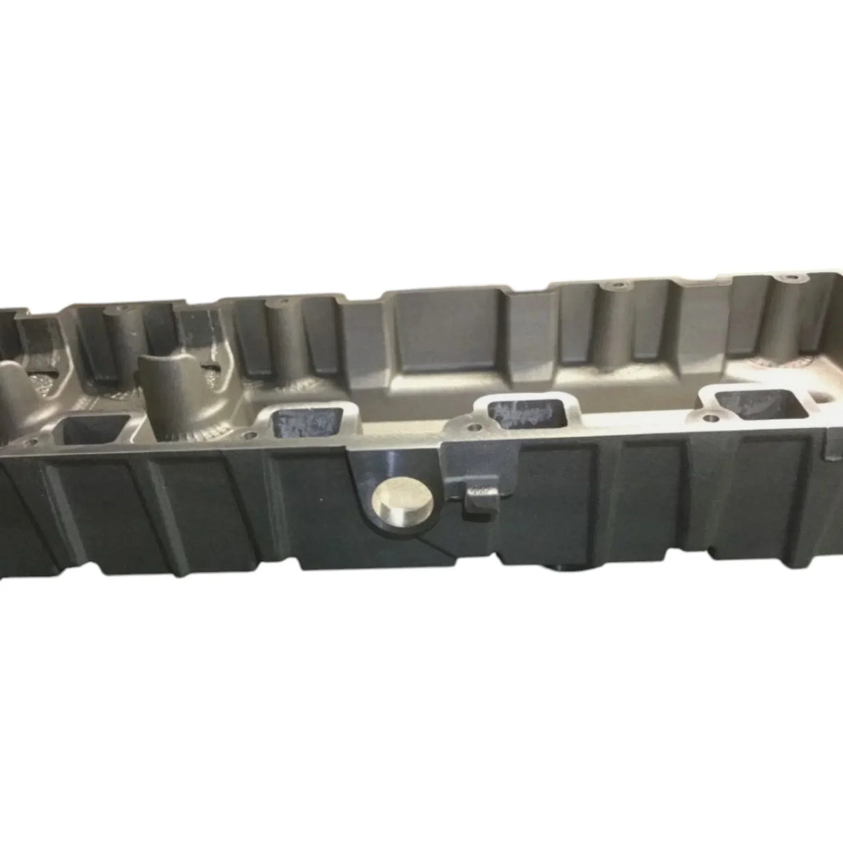 1824783C2 International Valve Cover - Truck To Trailer
