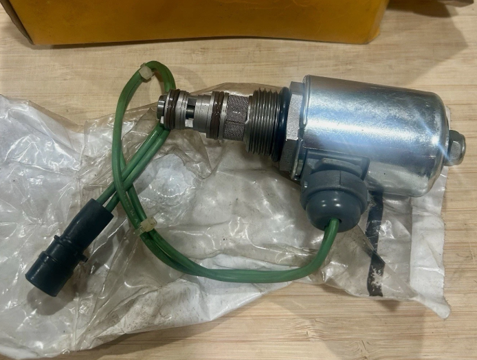302-3809 CAT 24 Volt Solenoid Valve