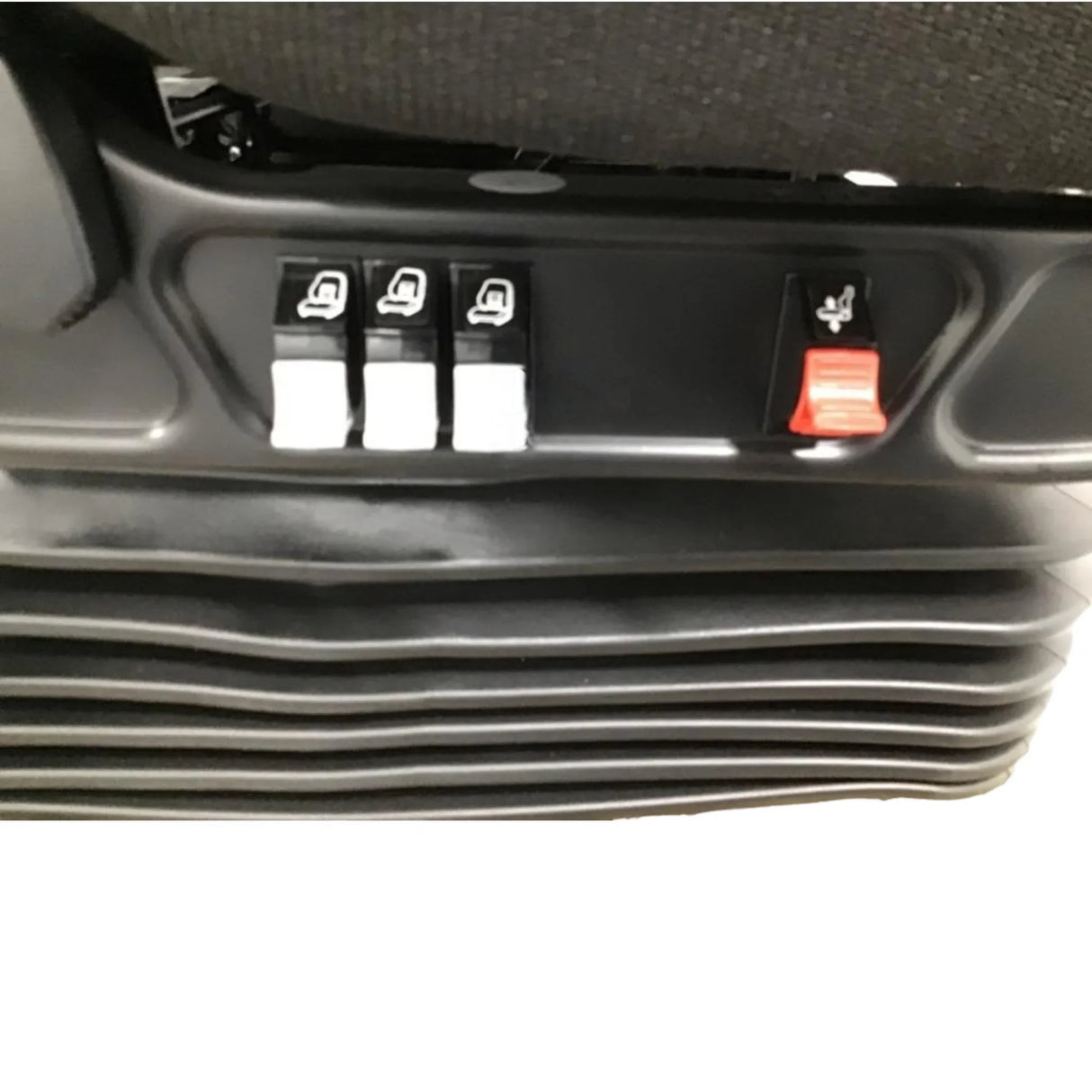 24299886 Genuine Mack Drivers Seat - Truck To Trailer