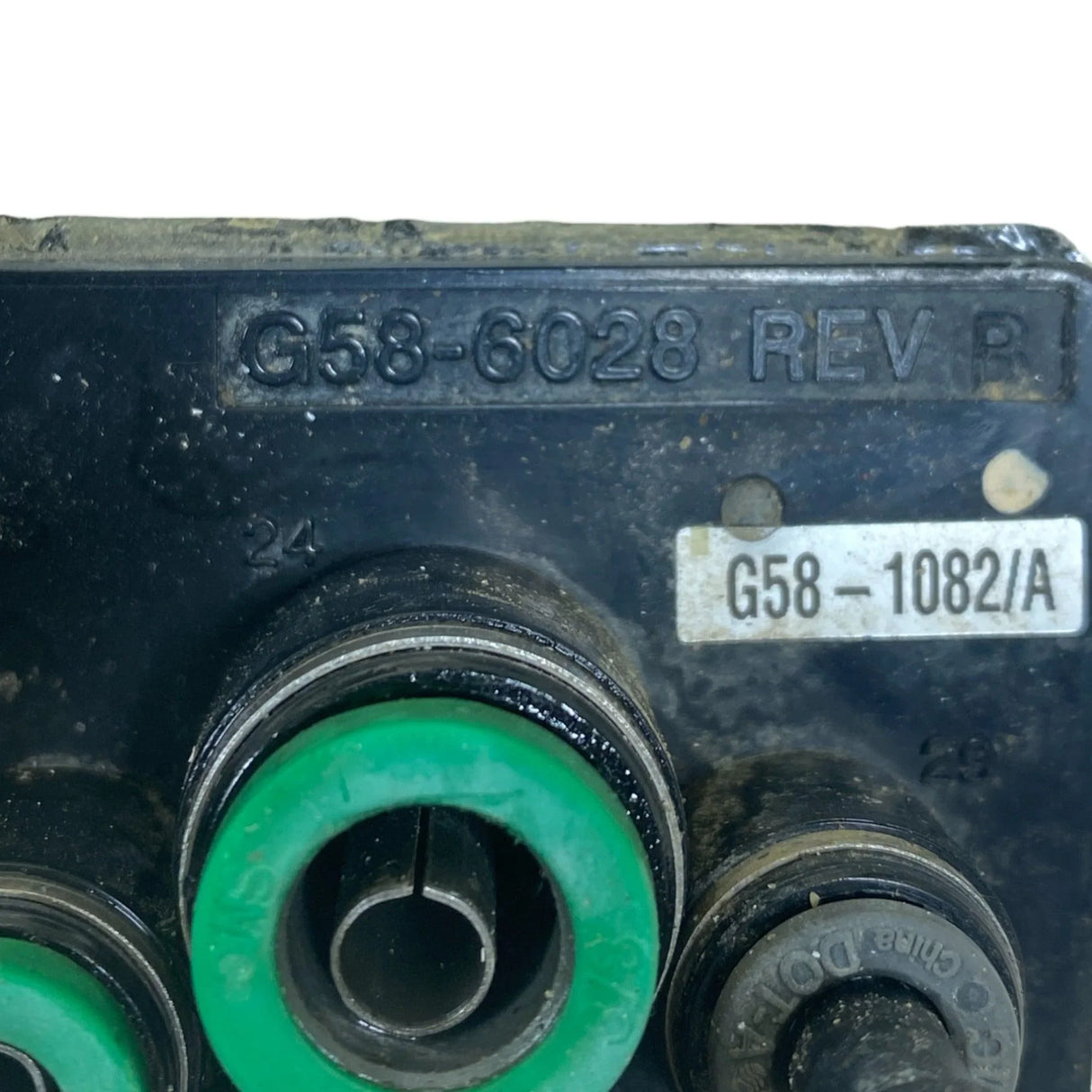 G58-1082 Genuine Paccar Cab Air Manifold - Truck To Trailer