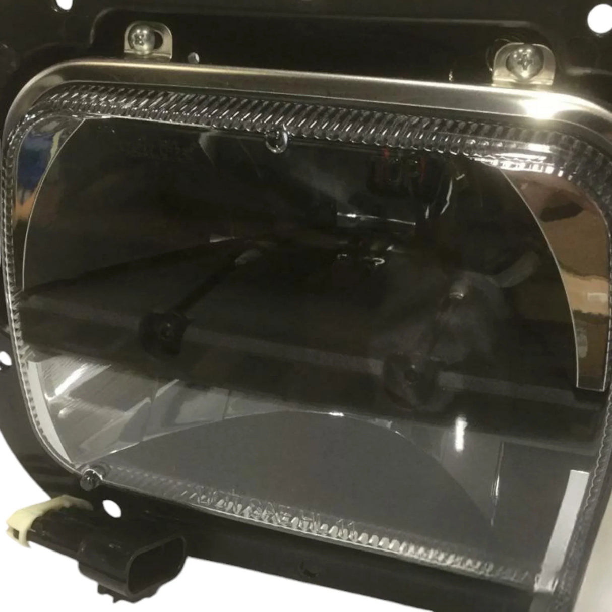 84030010 Genuine Volvo Headlamp - Truck To Trailer