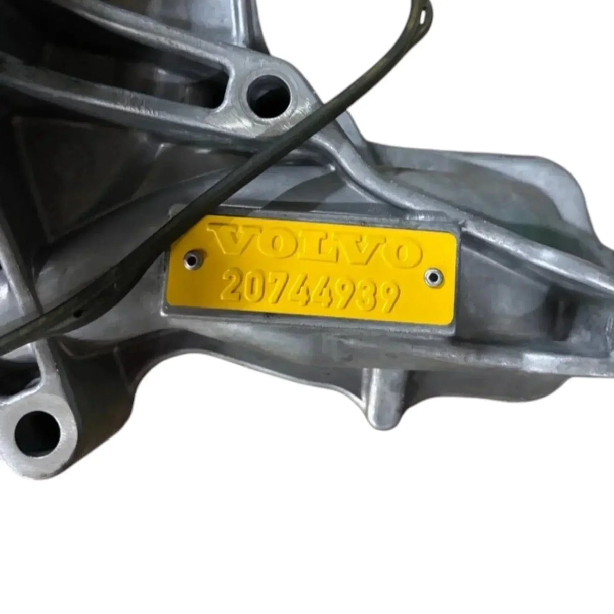 21103569 Genuine Volvo Water Pump - Truck To Trailer