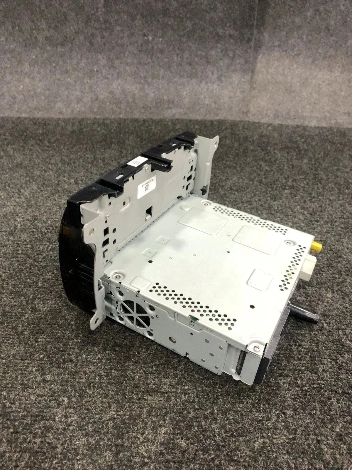 68260776AH Genuine Continental Multi Media Radio - Truck To Trailer