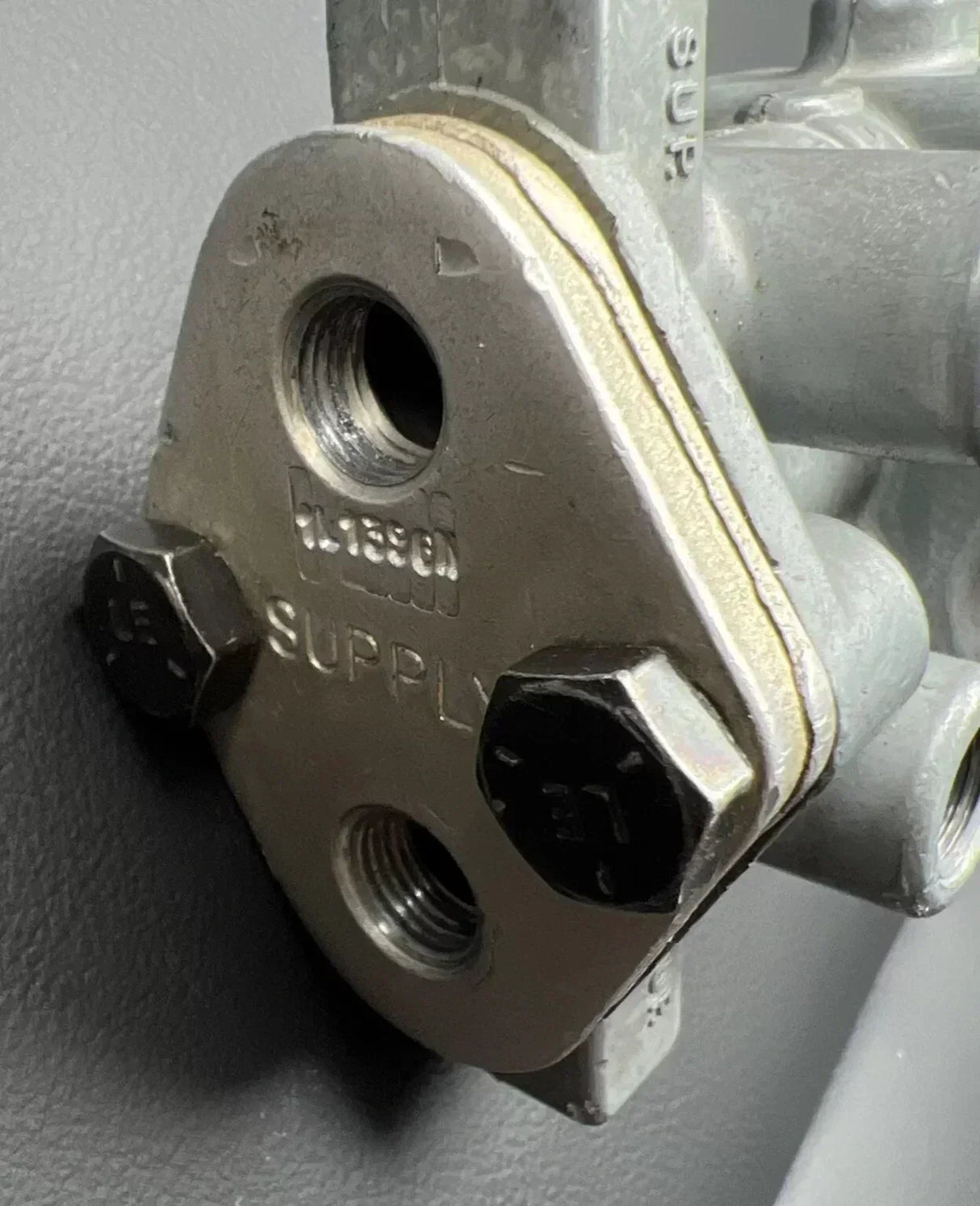 280905 Genuine Bendix Air Brake Control Valve - Truck To Trailer