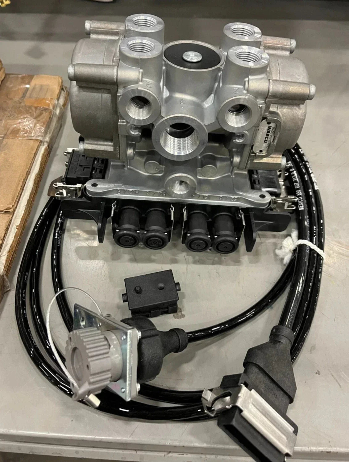 4006120110 Genuine Wabco Trailer ABS Valve And Electronic Control Unit Assembly - Truck To Trailer