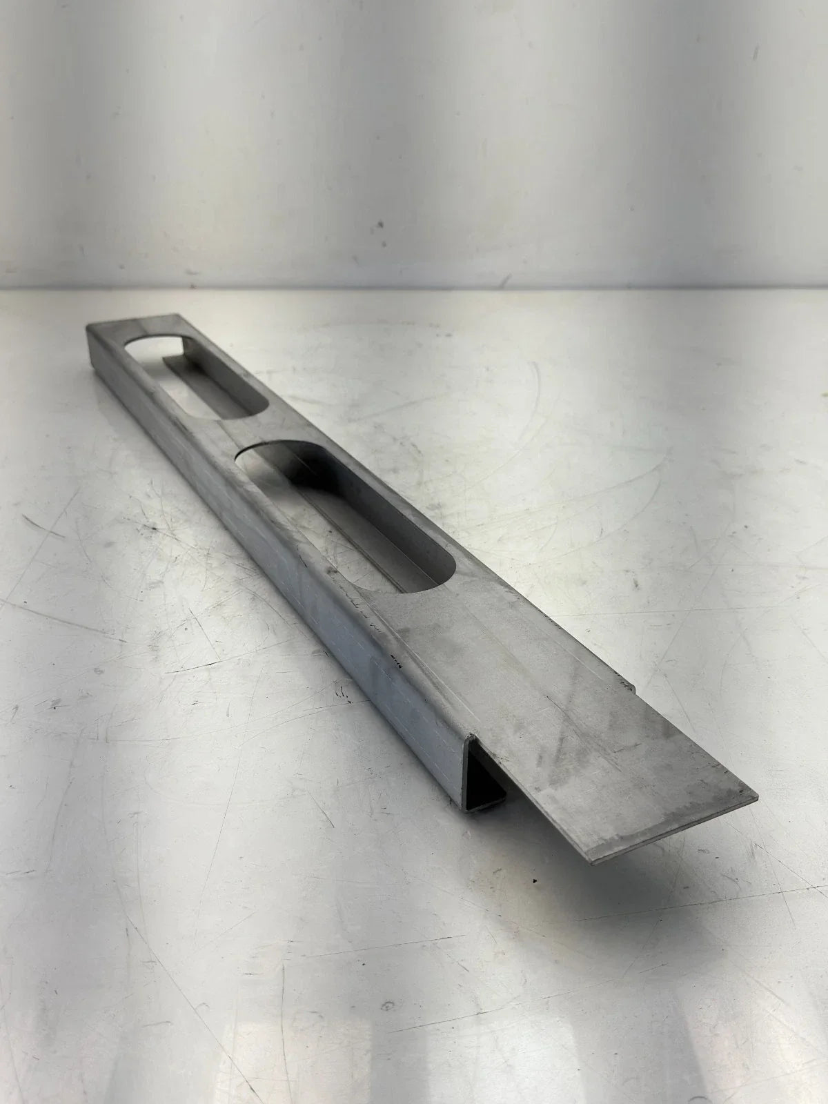 05S20711 Unbranded Crossmember - Truck To Trailer