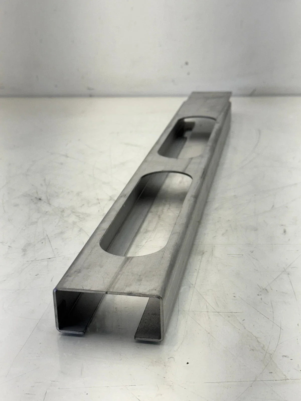 05S20711 Unbranded Crossmember - Truck To Trailer