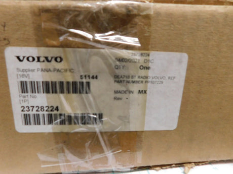 23100542 Genuine Volvo Radio With Tape And/Or Cd Player 12V