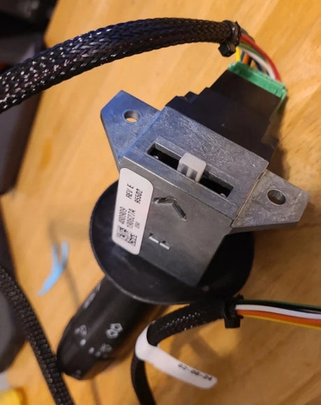 P27-6222 Genuine Paccar Turn Signal Switch