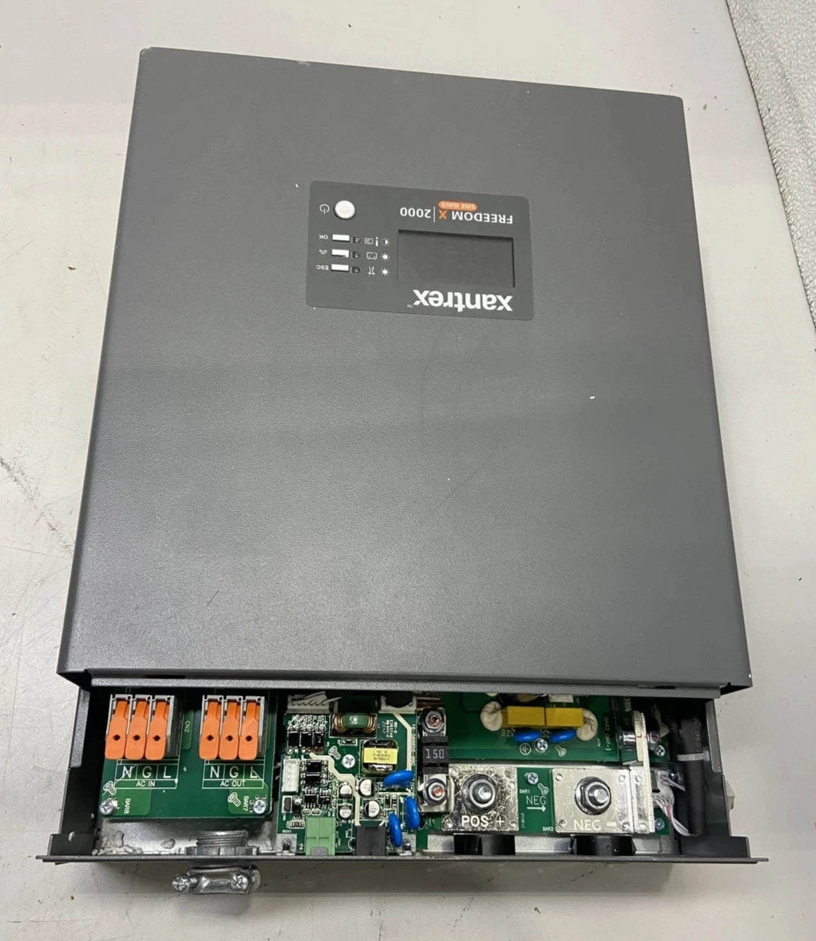 817-2000 Xantrex Power Inverter 120V