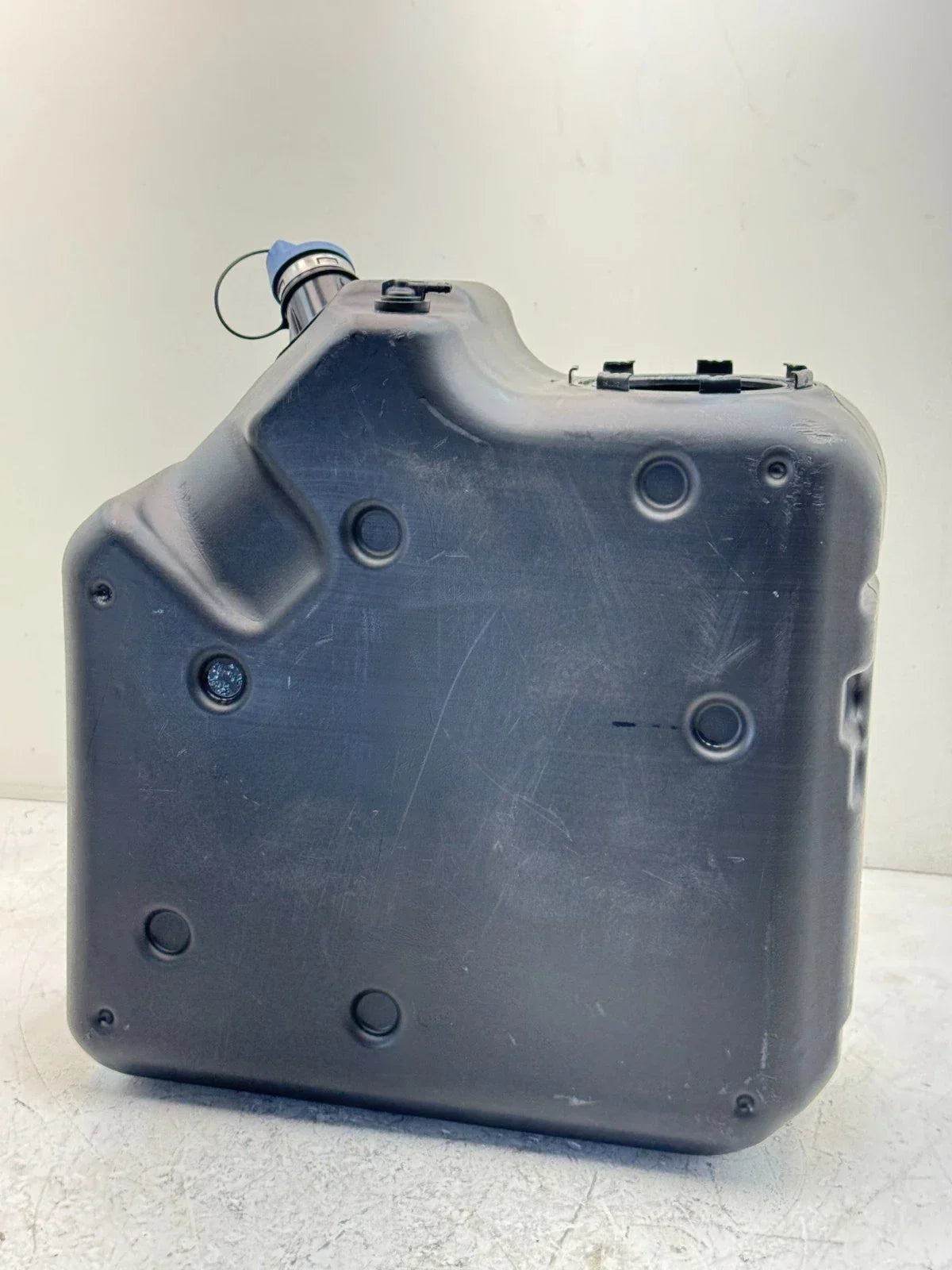 A04-31259-015 Genuine Freightliner DEF Diesel Exhaust Fluid Tank 13 Gal - Truck To Trailer