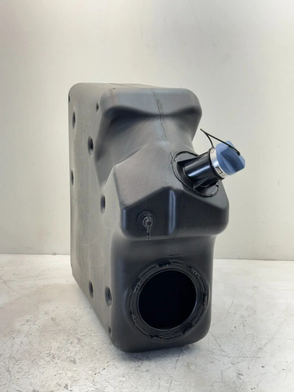 A04-31259-015 Genuine Freightliner DEF Diesel Exhaust Fluid Tank 13 Gal - Truck To Trailer
