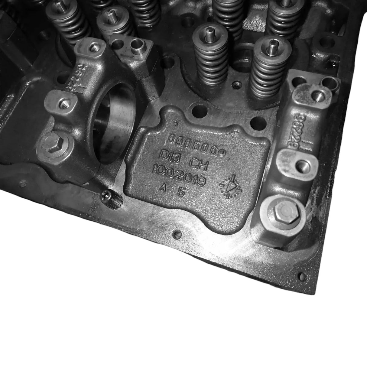 85020890 Genuine Mack Cylinder Head - Truck To Trailer