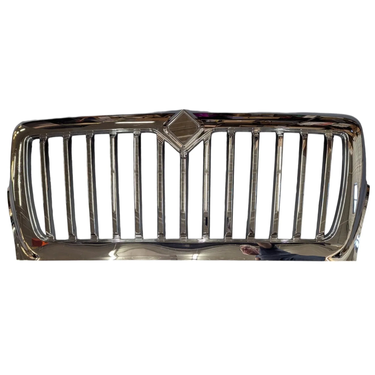 3933937C3 International Chrome Grille - Truck To Trailer