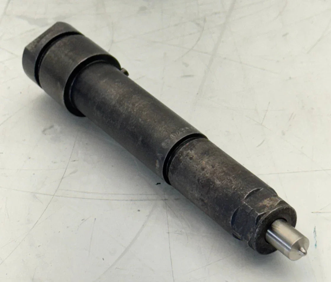 736GB421M3X Genuine Mack Diesel Fuel Injector Nozzle - Truck To Trailer