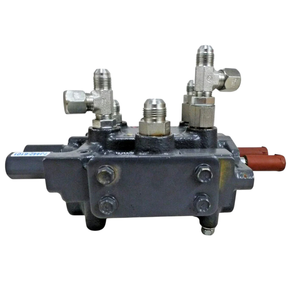 7J44261017 Kubota Valve Assembly