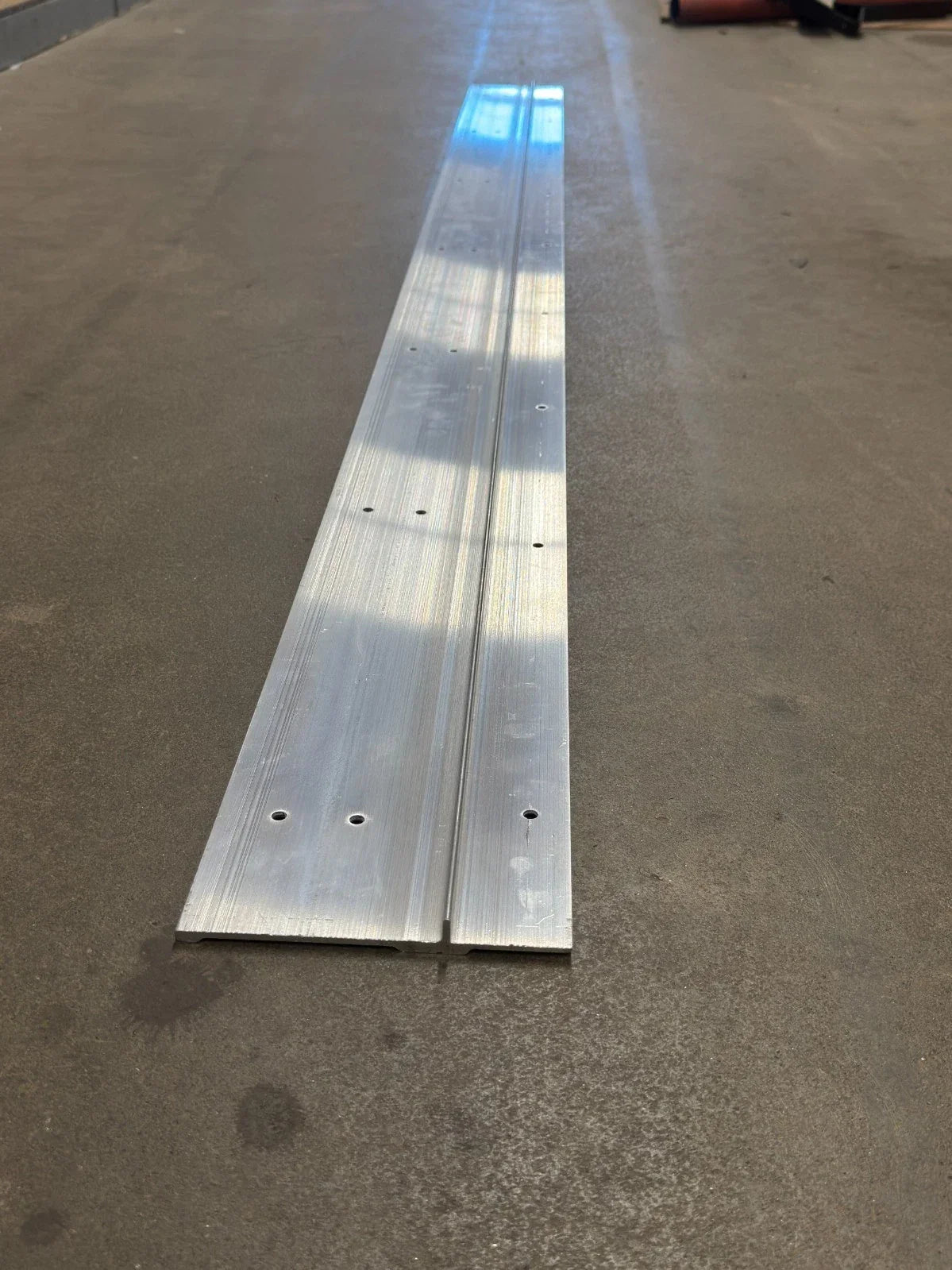 04A02742-03 Supreme Body Front Bottom Nose IA-011183,87.25 - Truck To Trailer