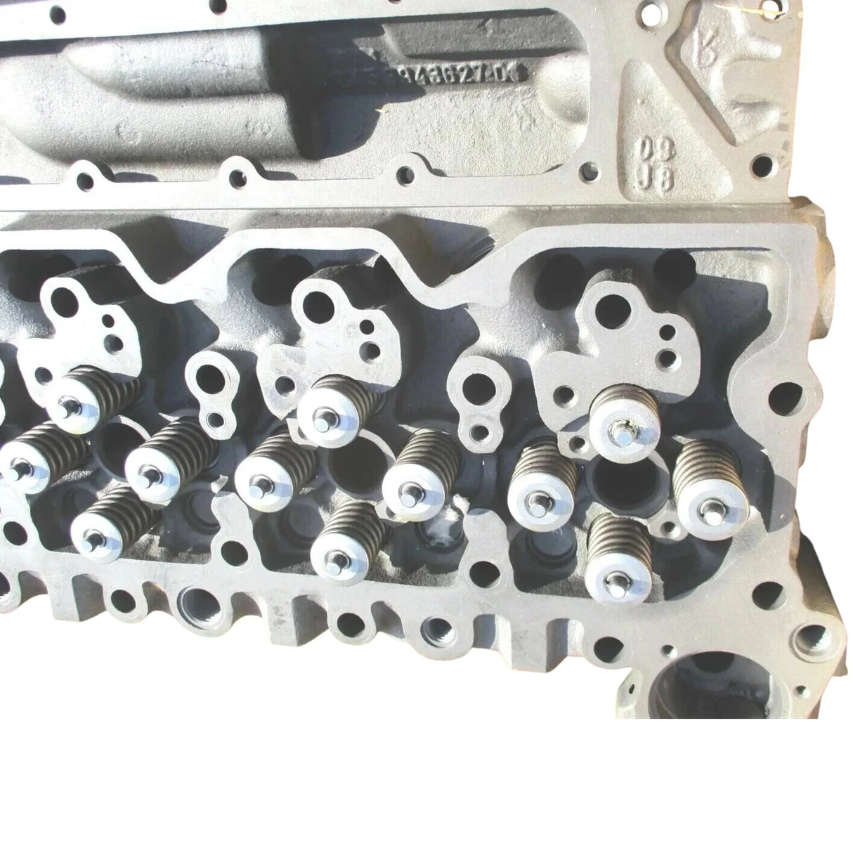 3943627 Genuine International Cylinder Head - Truck To Trailer