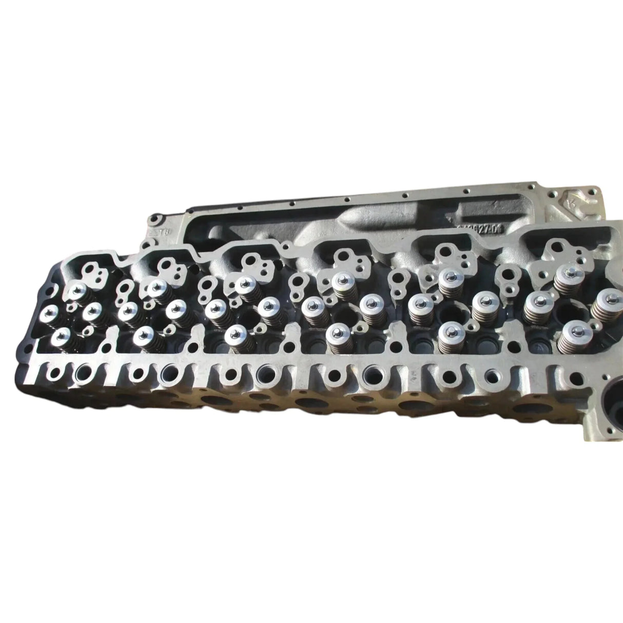 3943627 Genuine International Cylinder Head - Truck To Trailer