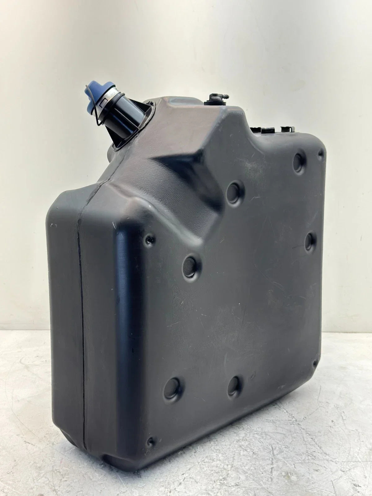 A04-31259-015 Genuine Freightliner DEF Diesel Exhaust Fluid Tank 13 Gal - Truck To Trailer