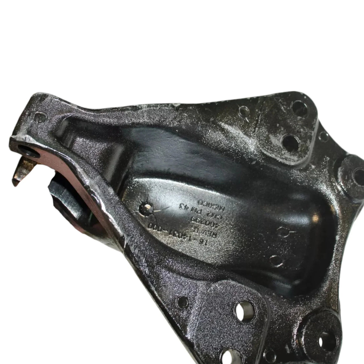 16-14031-000 Freightliner Drive Axle Front Hanger - Truck To Trailer