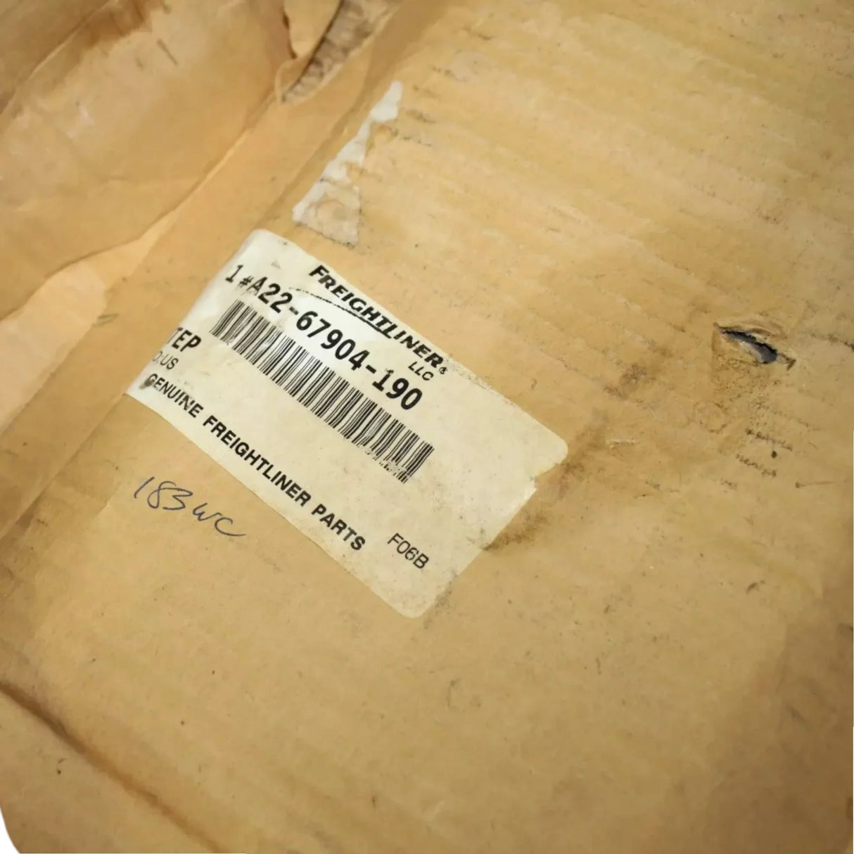 A22-67904-190 Freightliner Fuel Tank Step - Truck To Trailer