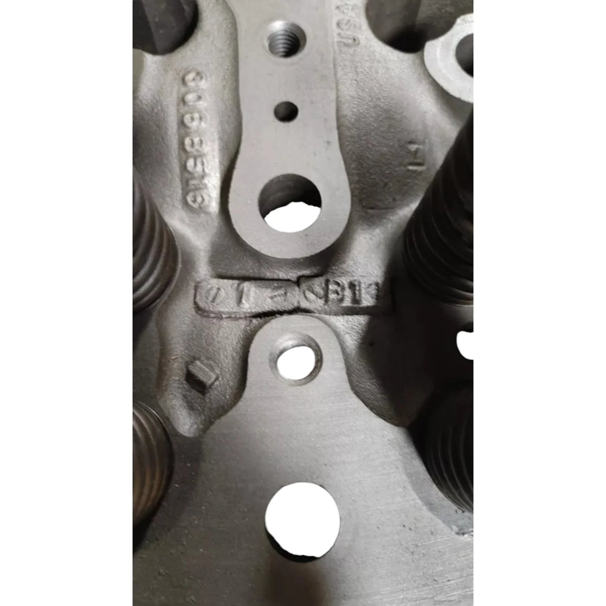 3068516 Cummins Left Cylinder Head - Truck To Trailer