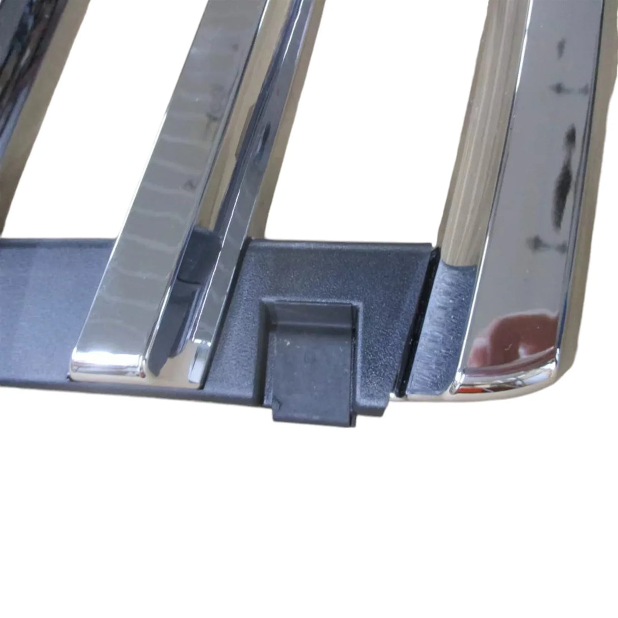 3825806C93 International Grille Assembly Fixed Painted - Truck To Trailer