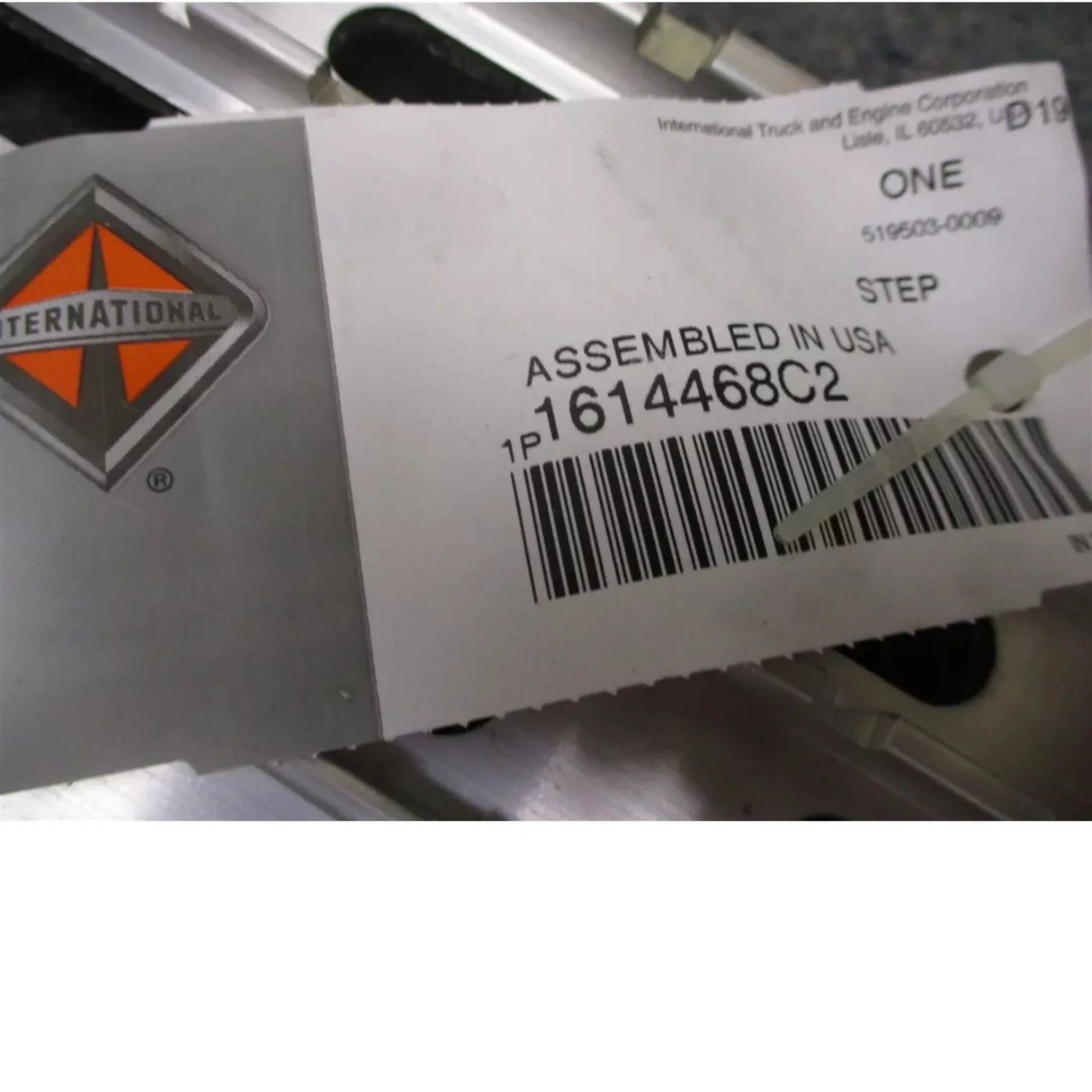 1614468C2 International Step, Fuel Tank - Truck To Trailer