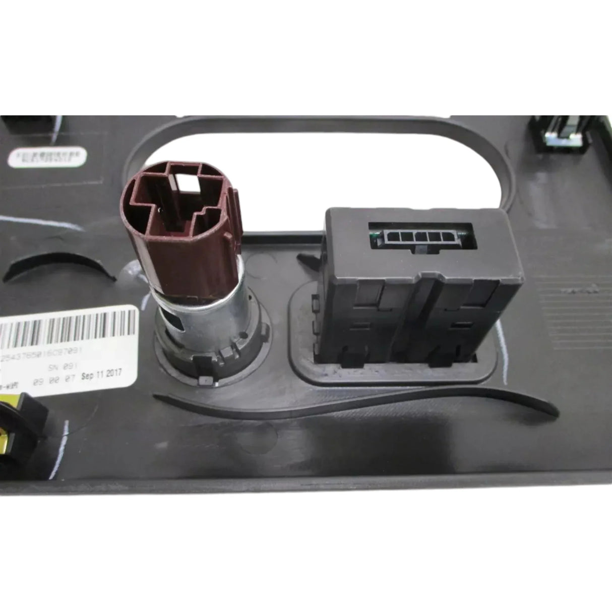 3765016C97 International Panel Wing Center Stack IP Bezel Assembly - Truck To Trailer