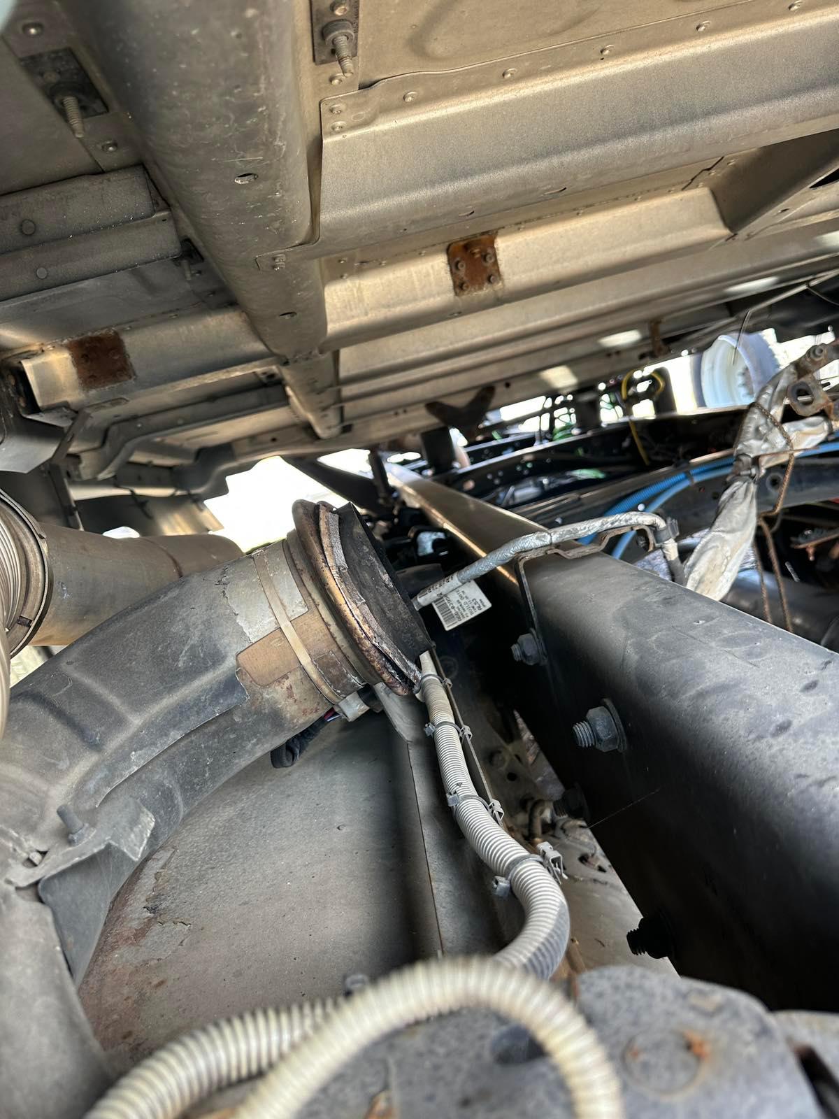 EA6804901356 Genuine Detroit Diesel DOC SCR Module And Clamp Assembly - Truck To Trailer