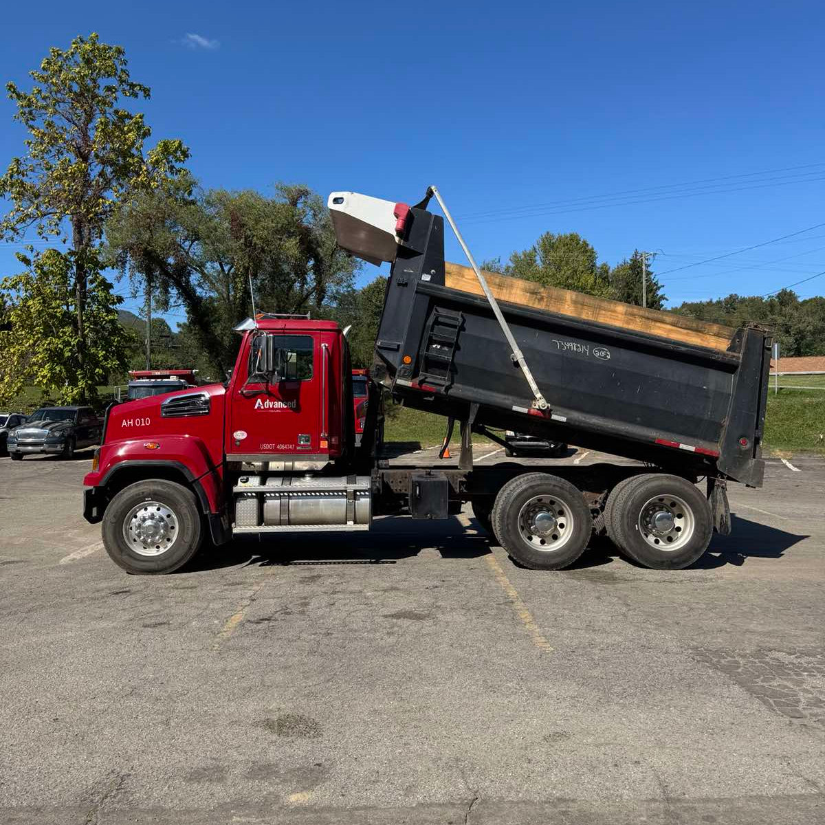 2016 Western Star 4700SF Tandem-Axle Dump Truck