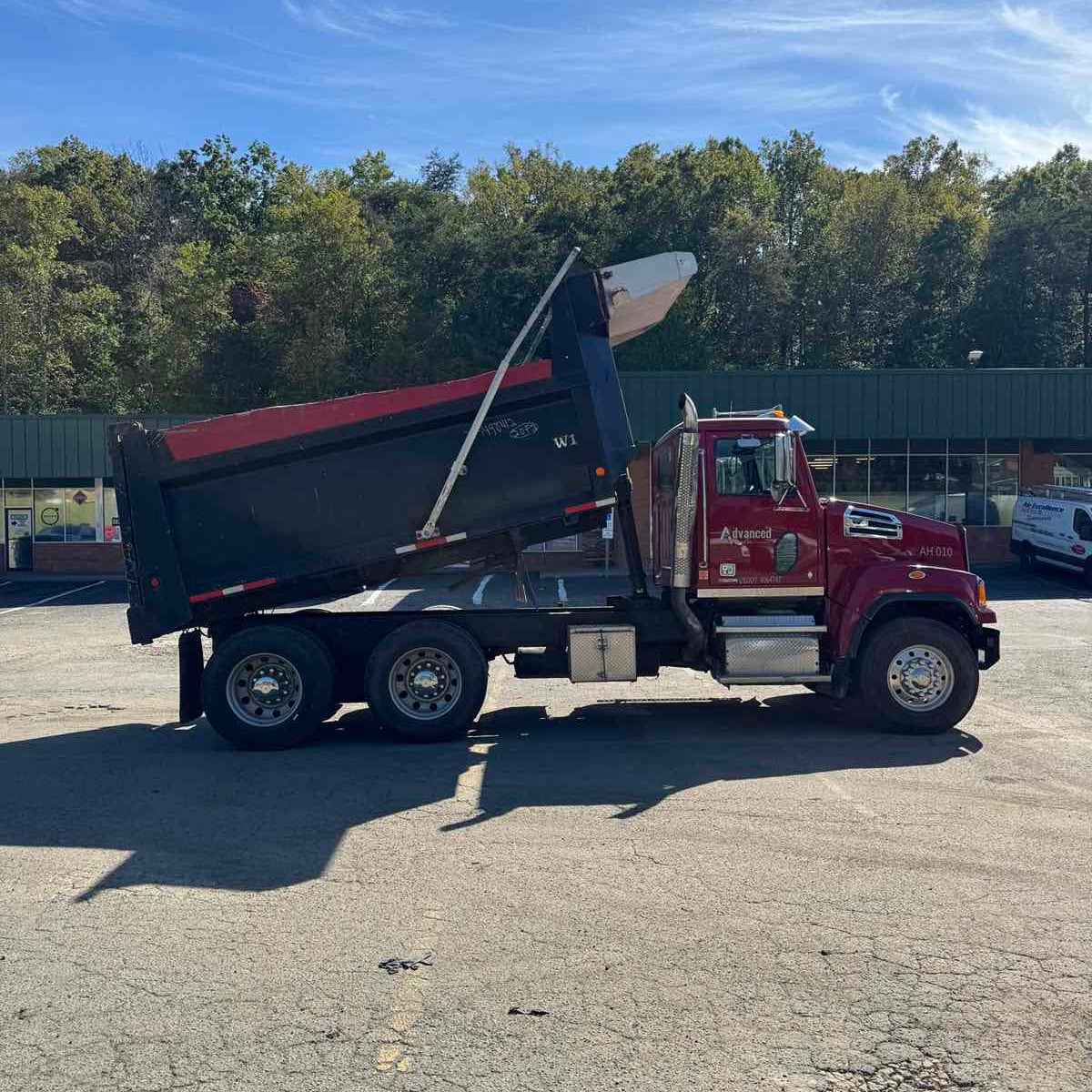2016 Western Star 4700SF Tandem-Axle Dump Truck