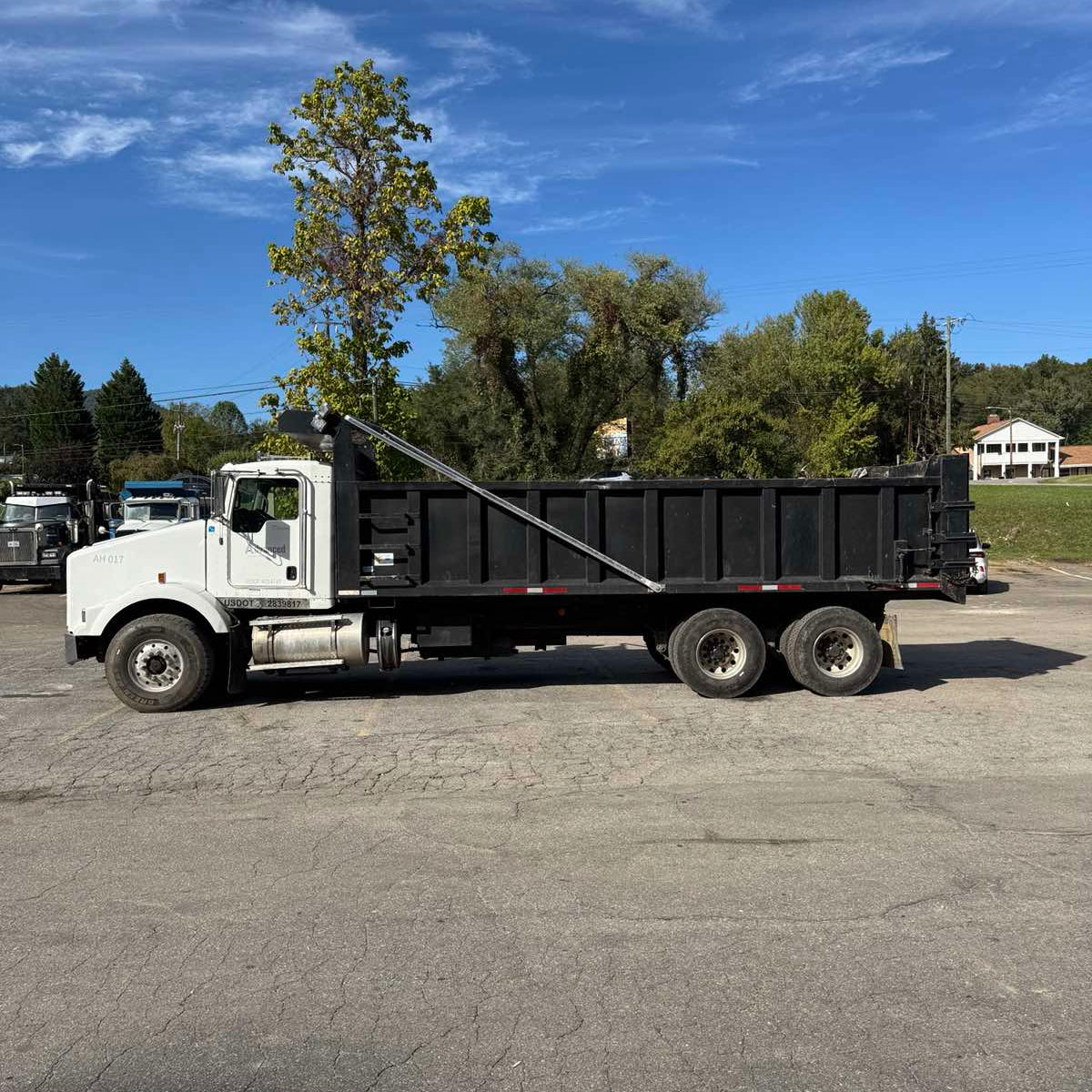 2016 Kenworth T800 Tandem-Axle Dump Truck