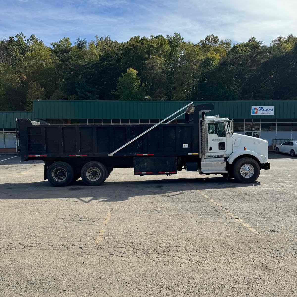 2016 Kenworth T800 Tandem-Axle Dump Truck