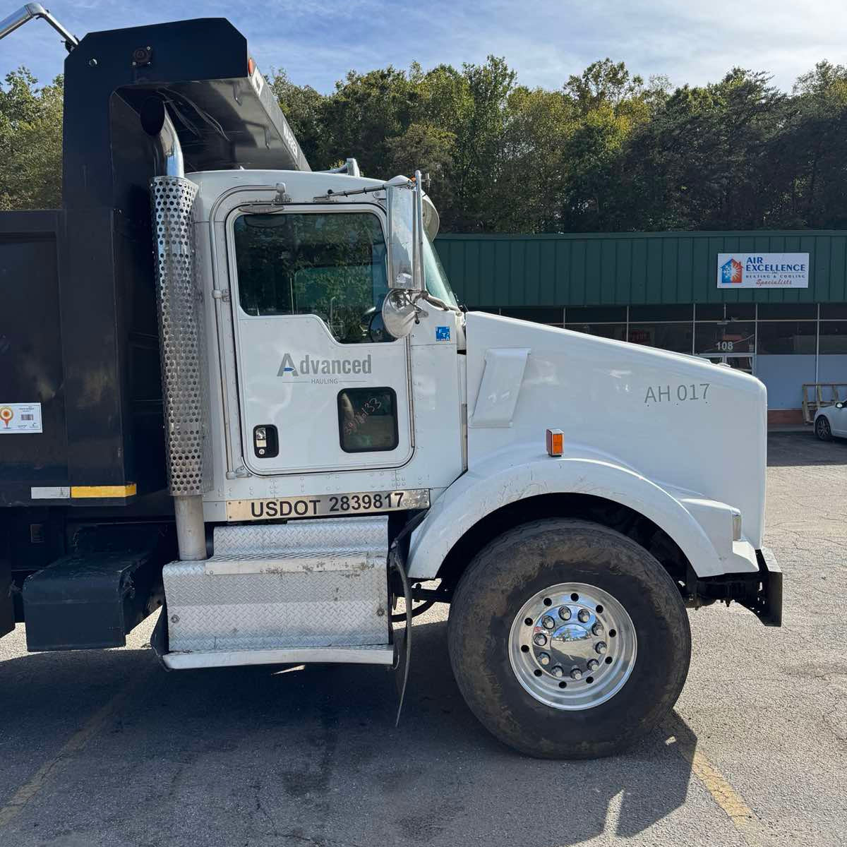 2016 Kenworth T800 Tandem-Axle Dump Truck