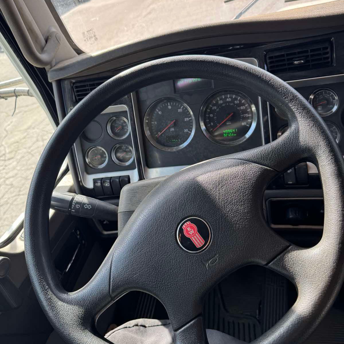 2016 Kenworth T800 Tandem-Axle Dump Truck