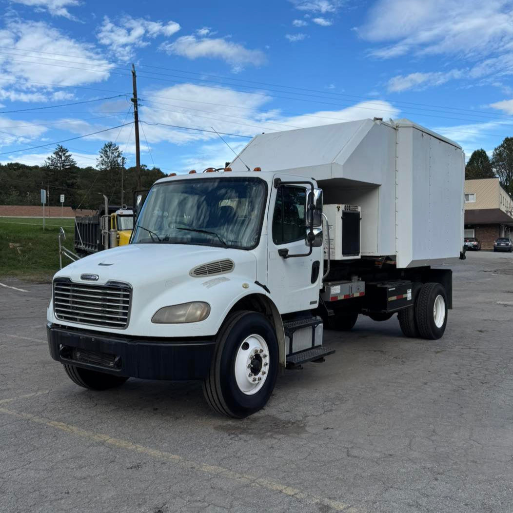 2007 Freightliner M2 106 Leaf-Vacuum Collection Truck